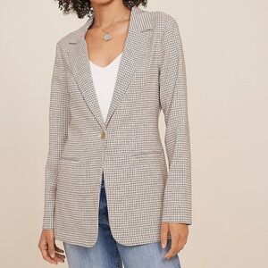Women’s relaxed fit blazer lightweight